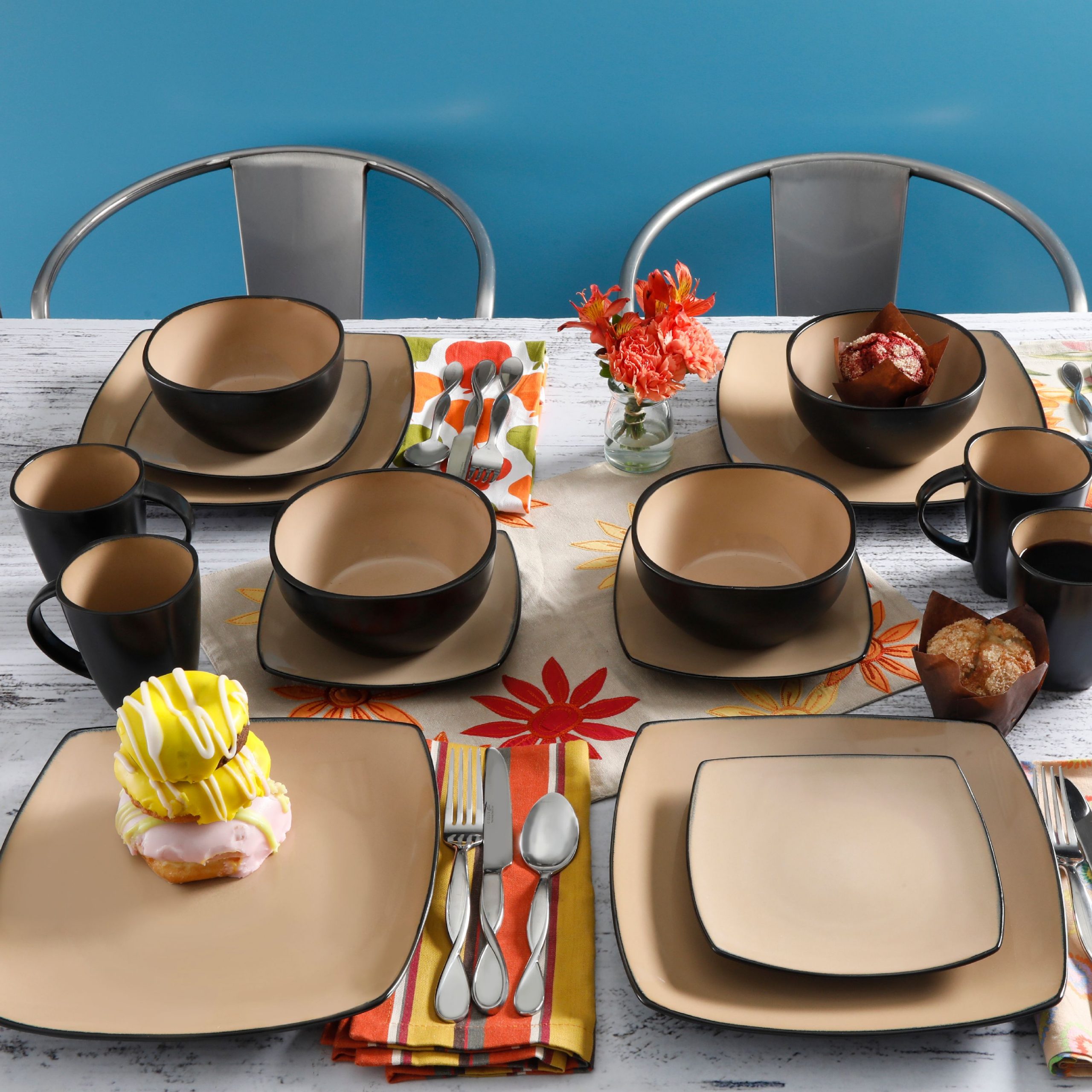 Gibson 16 piece dinner set